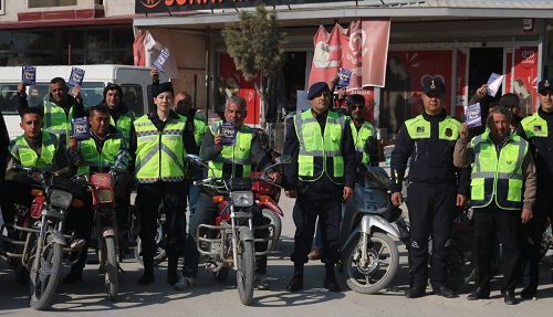 Jandarma Motosiklet Sürücülerine Reflektif Yelek Dağıttı